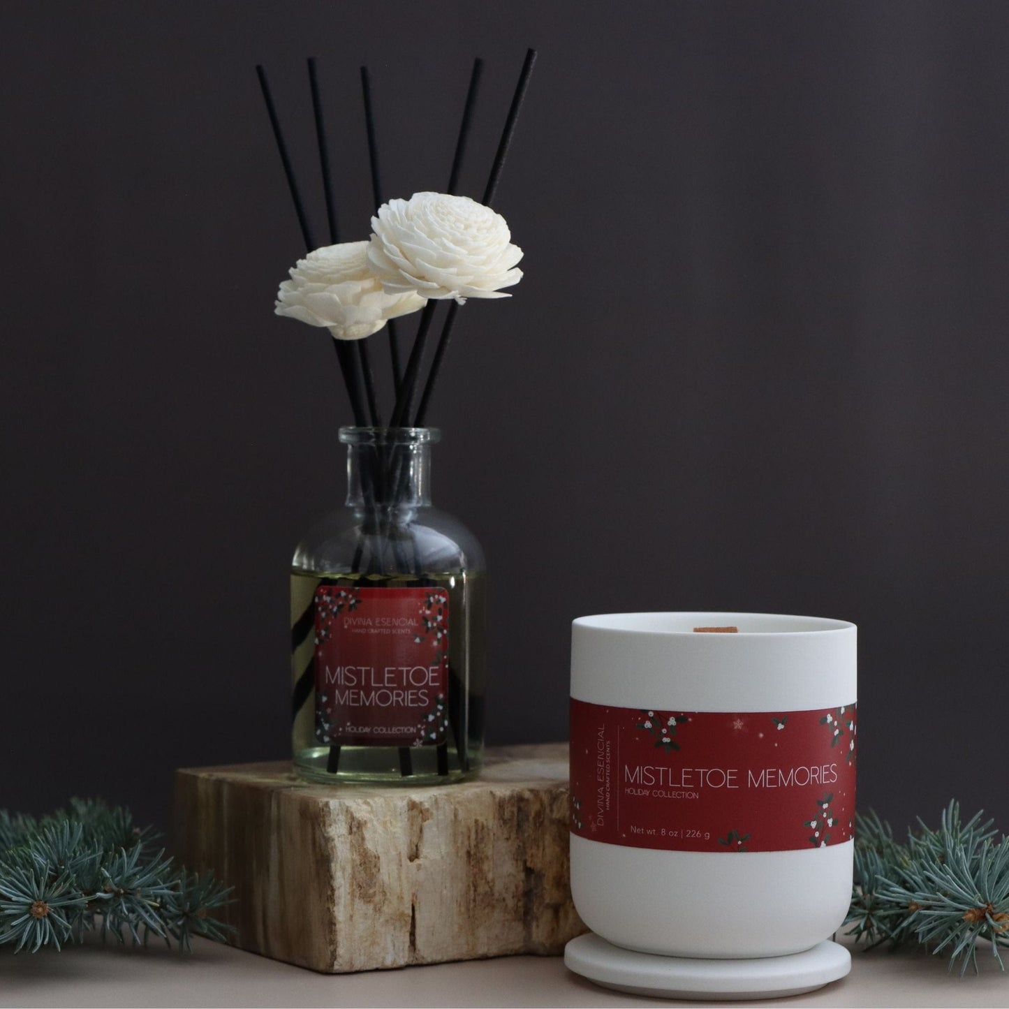 Divina Esencial Mistletoe Memories holiday gift duo – candle and reed diffuser elegantly packaged in white presentation box
